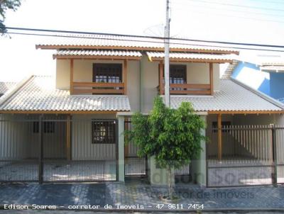 Casa para Temporada, em Bombinhas, bairro Bombas, 2 dormitórios, 2 banheiros, 2 vagas